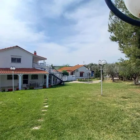 Isidoros House *