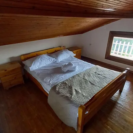 Isidoros House *