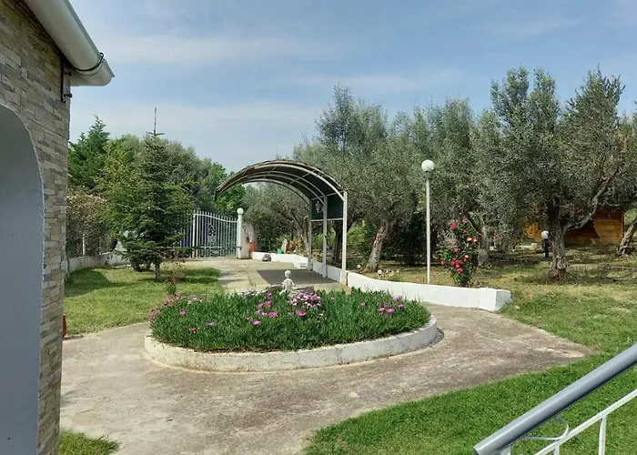 Isidoros House *