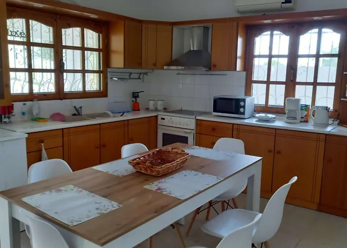 Isidoros House Semesterbostad *