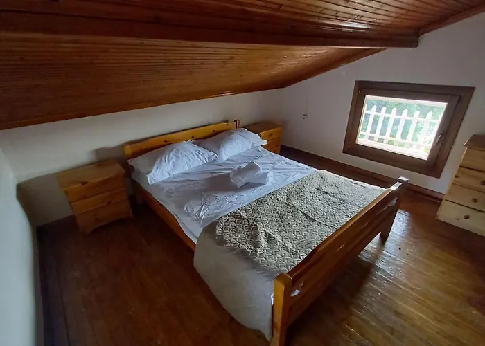 Isidoros House *